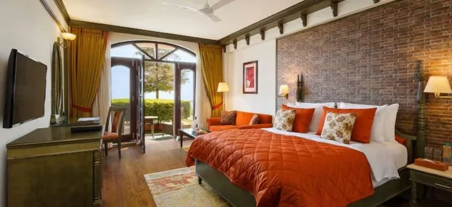Garden, Queen Bed, Valley View، Ramada By Wyndham Mussoorie Mall Road 1/2