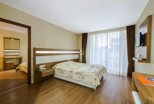 غرفة ثلاثية، Hotel Santamarina 1/4