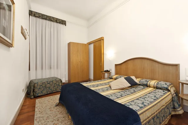 غرفة سوبيريور بسرير كوين وسرير فردي، Hotel Alla Fava 2/3