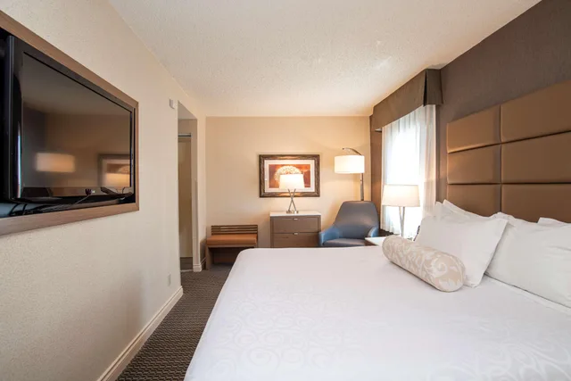 Suite, King Bed, Best Western Premier Chateau Granville Hotel and Suites and Conf. Centre 1/4