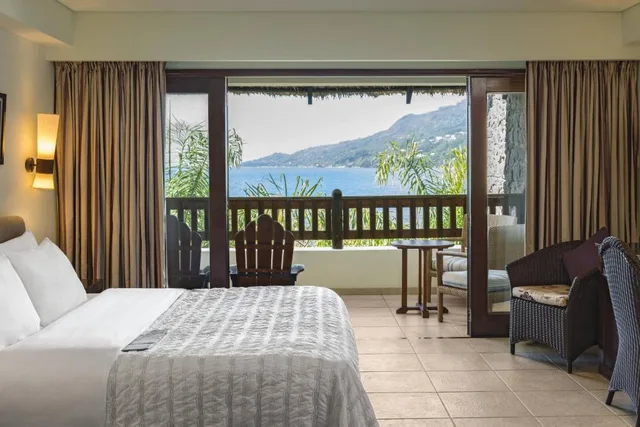 Junior Suite, Ocean View, Fishermans Cove Resort 2/3