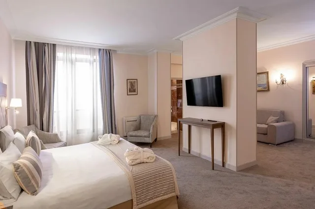 جناح جونيور ثلاثي بإطلالة على المدينة، Westminster Hotel and Spa Nice 1/1