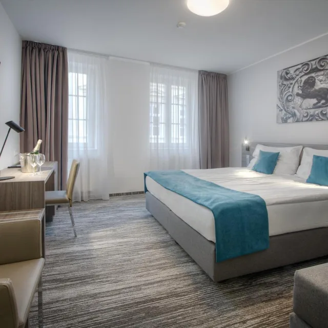 غرفة ثلاثية، Hotel Pav 2/10