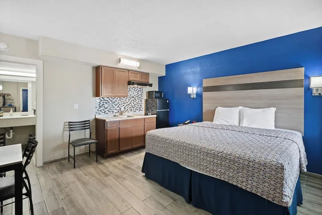 Standard, King Bed, Kitchenette, Accessible, Blue Wave Inn 2/10