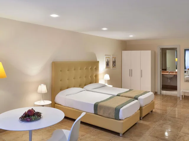 غرفة سوبيريور بسرير مزدوج، Mercure Villa Romanazzi Carducci 3/7