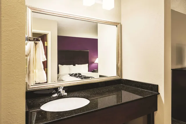 غرفة ديلوكس بسريرين كوين، La Quinta Inn & Suites by Wyndham Louisville East 8/9