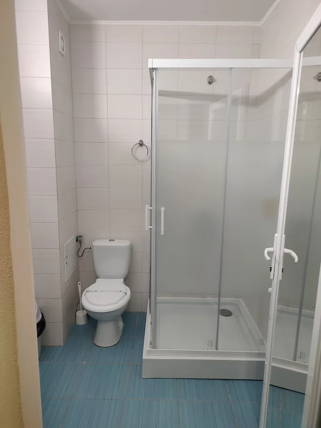 غرفة سوبيريور ثلاثية بسرير كوين وسرير فردي بإطلالة على الجبل بشرفة، Hotel Iri 10/10