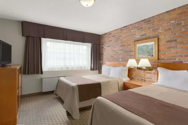 غرفة بسريرين مزدوجين، Travelodge by Wyndham Thunder Bay 1/9