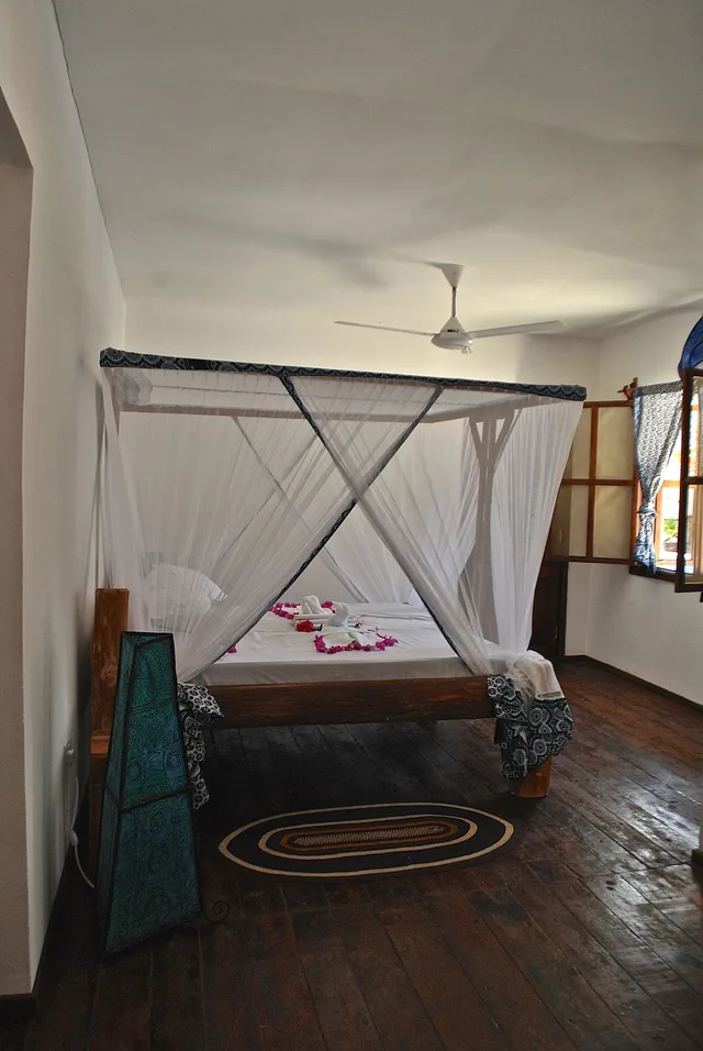 غرفة قياسية ثلاثية بسرير كوين وسرير فردي بإطلالة على المسبح بشرفة، Sea View Lodge Boutique Hotel 2/5