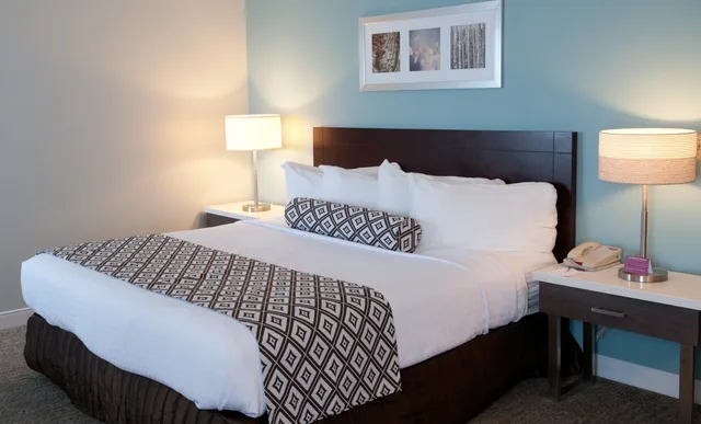 غرفة بسرير كينج لذوي الإعاقة، Crowne Plaza Suites Pittsburgh South 1/1