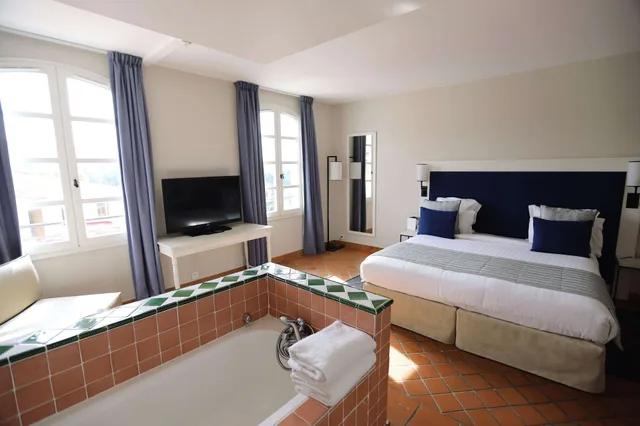 غرفة كلاسيكية بسرير كينج، Le Fregate Provence 1/3