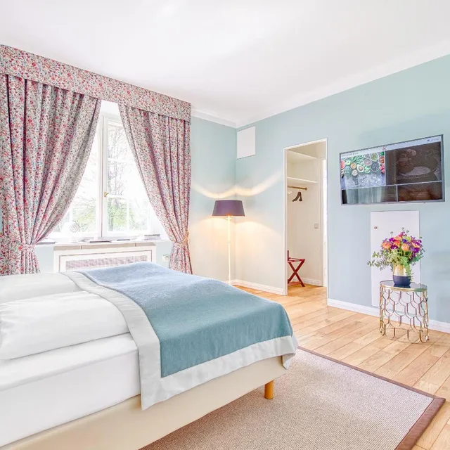 Tower, Comfort, King Bed، WALD AND SCHLOSSHOTEL FRIEDRICHSRUHE 2/4