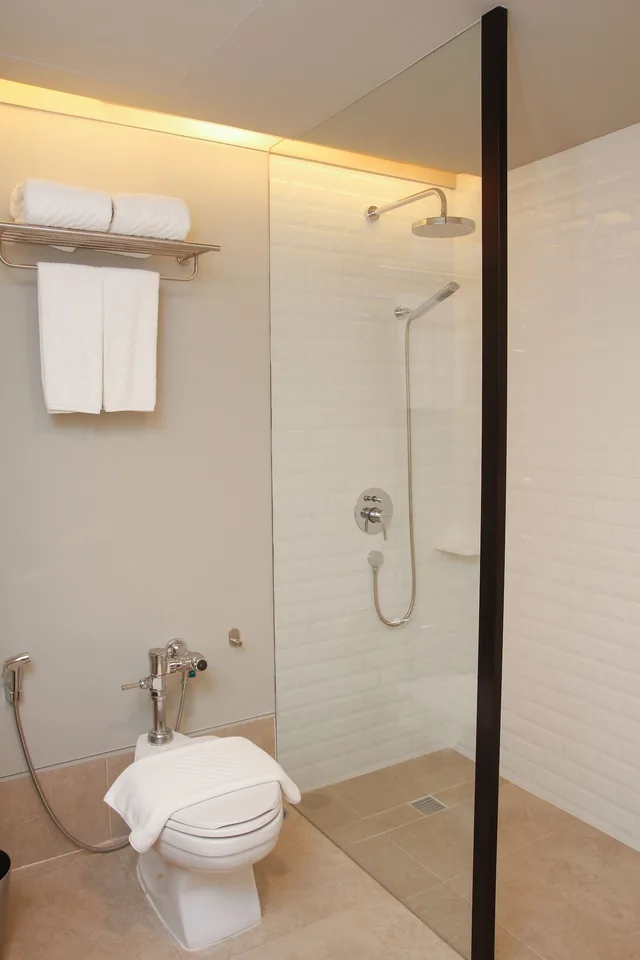 غرفة تنفيذية بسرير كينج بإطلالة على البحر مع دخول صالة النادي، Pullman Pattaya Hotel G 4/6