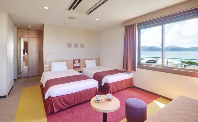غرفة ديلوكس بثلاثة أسرّة بإطلالة على البحر، Hotel Yugaf Inn Okinawa 3/4