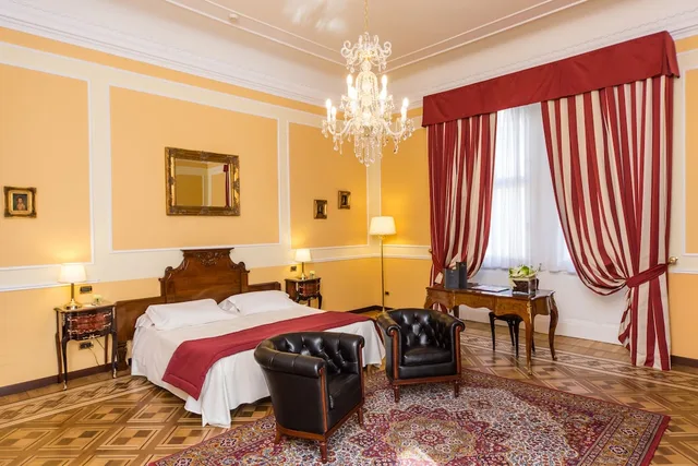 Junior Suite, Twin Beds, Bristol Palace 6/9