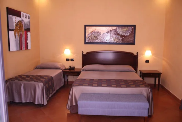 غرفة كلاسيكية ثلاثية، Artemis Hotel 1/8