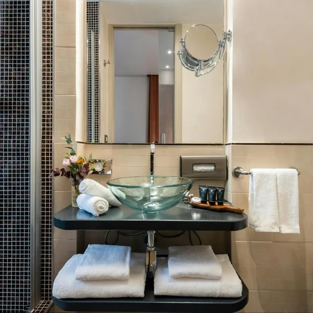 غرفة عائلية بسرير مزدوج، Leonardo Boutique Hotel Rome Termini 6/6