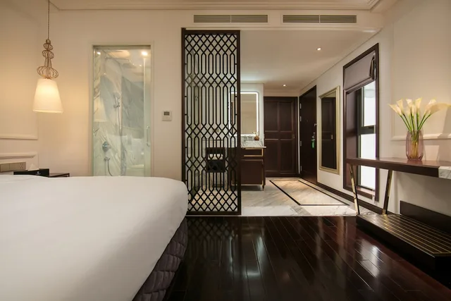 غرفة غراند ديلوكس بسرير كوين، Anatole Hotel Hanoi 5/8