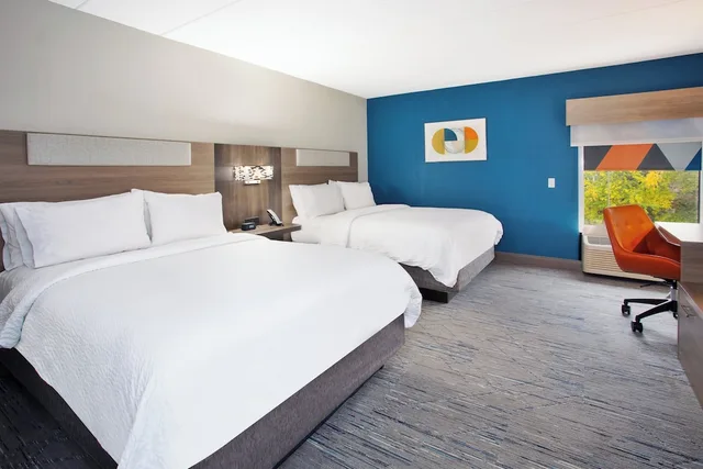 غرفة قياسية بسريرين كوين، Holiday Inn Express Hotel And Suites Dover 2/3