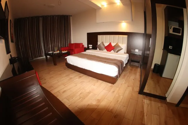 Deluxe King Room:، Jounieh Suites Boutique Hotel Jounieh 2/8