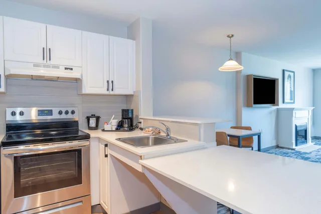 جناح بسرير كينج مع أريكة بمطبخ، Sandman Suites Surrey Guildford 5/6