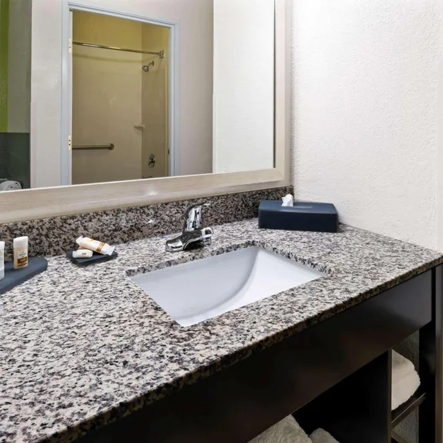 غرفة ديلوكس بسرير كينج مع أريكة، La Quinta Inn & Suites by Wyndham Fruita 2/2