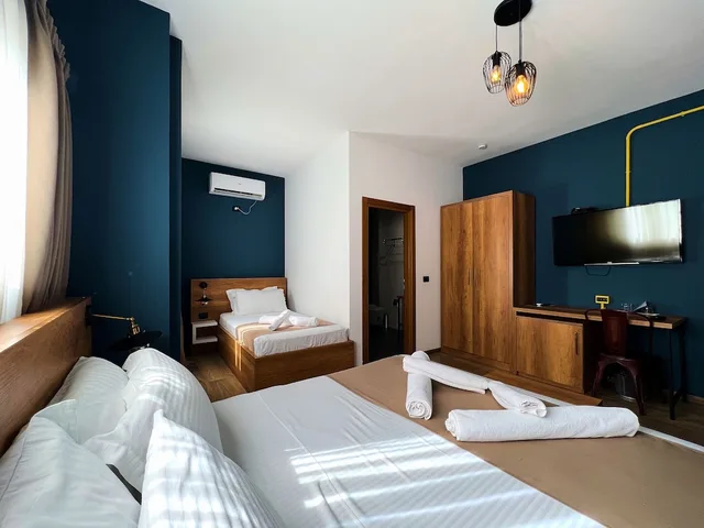 غرفة ثلاثية بسرير كوين وسرير فردي، Hotel Oda 2/10