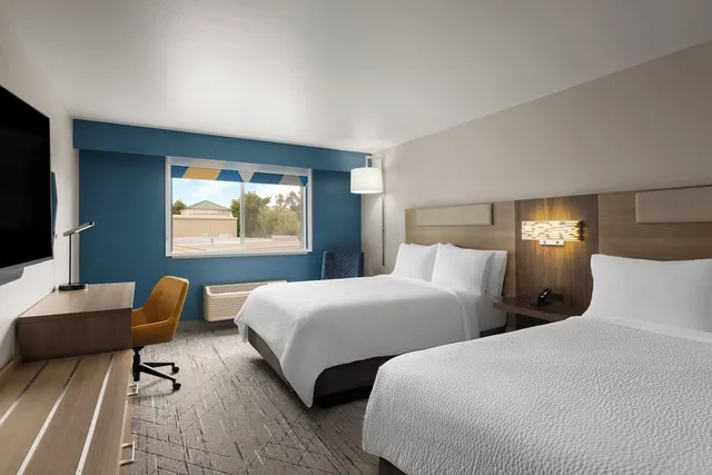 Standard, 2 Queen Beds, Holiday Inn Express Hotel And Suites Paso Robles 2/7