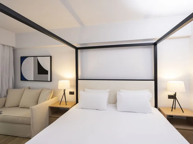 غرفة بسريرين منفصلين مع أريكة، Hersonissos Palace 1/4