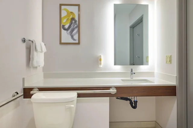 جناح بسريرين كوين لذوي الإعاقة، Comfort Suites Springfield RiverBend Medical 4/5