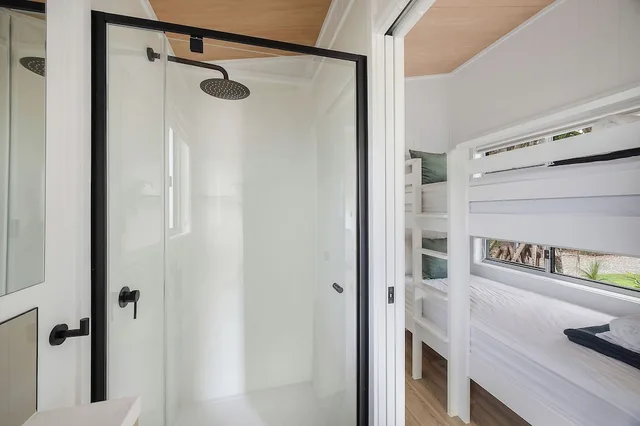Tiny Home, 1 Queen and 1 Bunk Bed، Reflections Holiday Parks Lennox Head 6/7