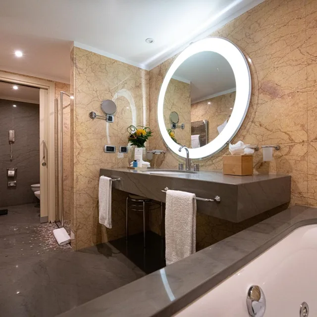جناح ركني بإطلالة على المرفأ، Port Palace Hotel 10/10