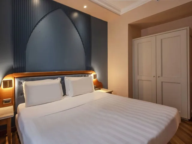 جناح استوديو سوبيريور بسرير كوين وسرير فردي، B&B Hotel Laurus al Duomo 1/8