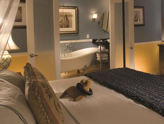 Room, King Bed, Marina Side، Portofino Hotel And Marina 3/3