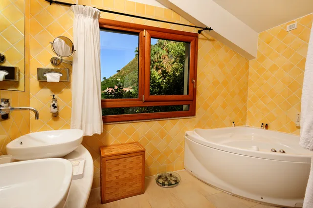 جناح كلاسيكي بإطلالة على المسبح مع سرير إضافي، Alberi del Paradiso Hotel 6/7