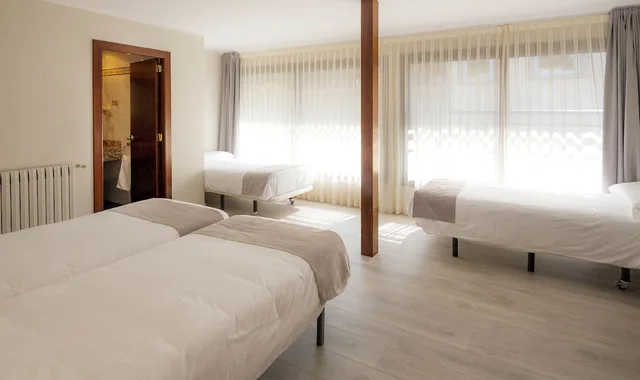 غرفة رباعية بأربعة أسرّة، Hotel Tudel 1/5