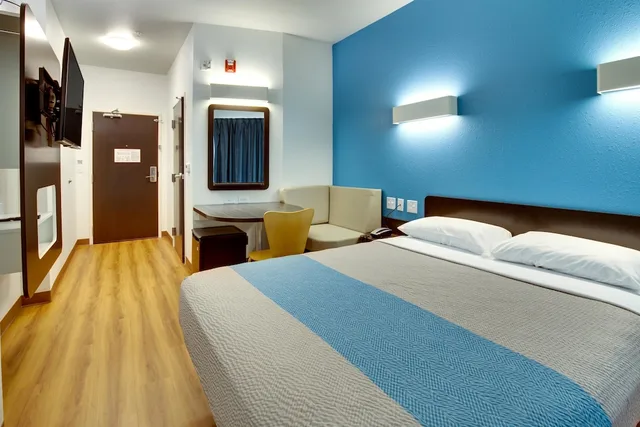غرفة ديلوكس بسرير كوين، Motel6 Poplar Bluff, MO 1/8