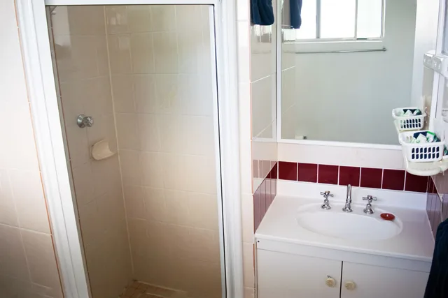 جناح بسرير مزدوج وسرير فردي بغرفة نوم واحدة، REST POINT MOTOR INN 6/7