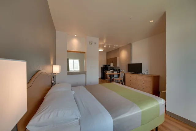 غرفة قياسية بسرير كوين، Studio6 Brownsville, TX 1/10