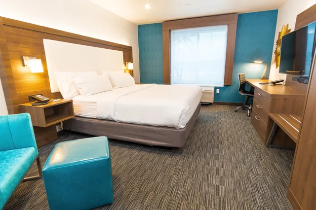 غرفة قياسية بسرير كينج، Holiday Inn Express Hollywood Walk of Fame An Ihg Hotel 5/10