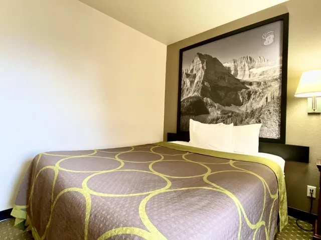 غرفة بسرير كوين لذوي الإعاقة، Super 8 By Wyndham Butte Mt 5/8