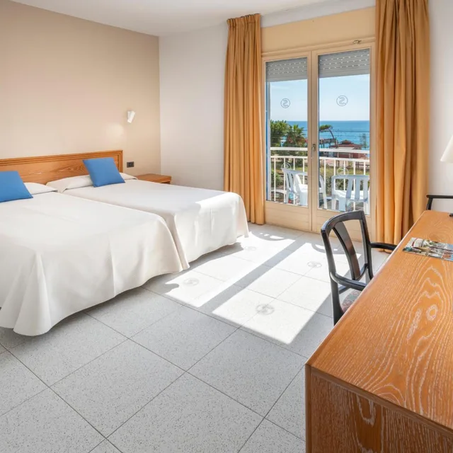 غرفة بسرير مزدوج بإطلالة على البحر، Sorrabona Hotel 1/8