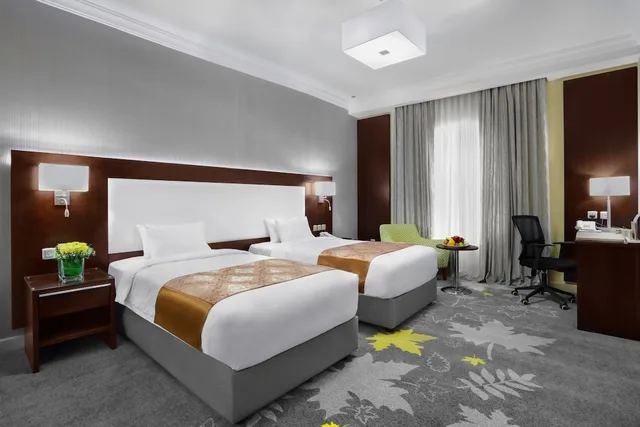 جناح تنفيذي بسرير كينج وسرير فردي بغرفتي نوم بمطبخ، فندق ورويك جدة(Warwick Hotel Jeddah) 1/4