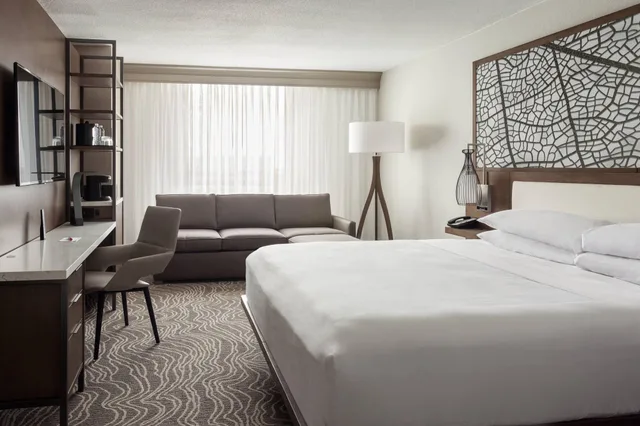 غرفة بسرير مزدوج لذوي الإعاقة، Orlando Airport Marriott Lakeside 2/5
