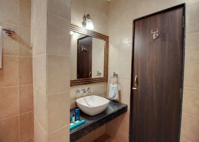 Majesty, Double Bed, Sofa، Rahi Forest View 1/3