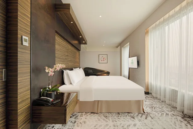Suite, King Bed, Dining Area، Holiday Inn Shanghai Hongqiao West An Ihg Hotel 5/9