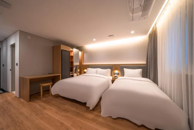غرفة ديلوكس بسريرين منفصلين، Comfort inn Yeouido 2/10