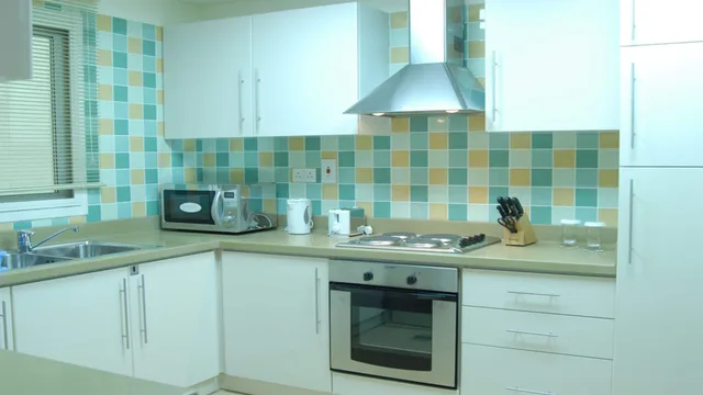 شقة بسرير كينج بغرفة نوم واحدة مع أريكة، Tulip Hotel Apartment Bur Dubai 10/10