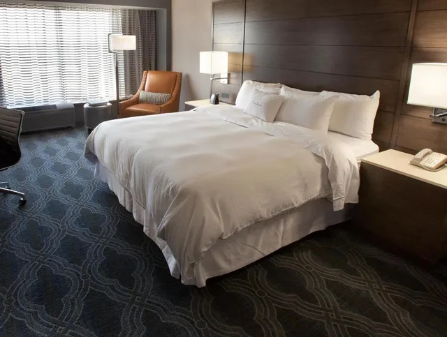 جناح كبير بسرير كينج بحوض جاكوزي بمطبخ، Doubletree By Hilton Bloomington Minneapolis South 1/4