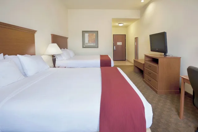 غرفة قياسية بسريرين كوين لذوي الإعاقة، Holiday Inn Express Hotel Suites Zapata 1/1